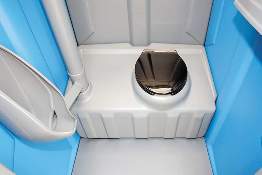 SPACIOUS INTERIOR WITH FULL SIZED TOILET SEAT