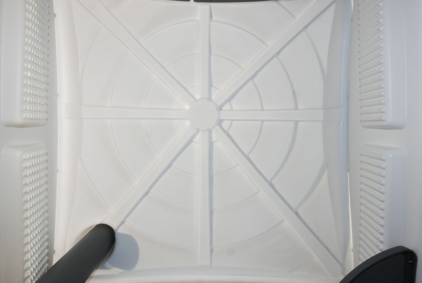 TRANSLUCENT ROOF PROVIDES NATURAL LIGHT INSIDE THE LATRINE