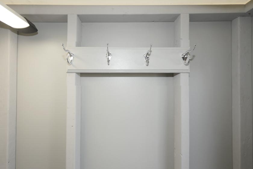FOUR COAT AND HAT HANGER RACK FOR CONVENIENCE