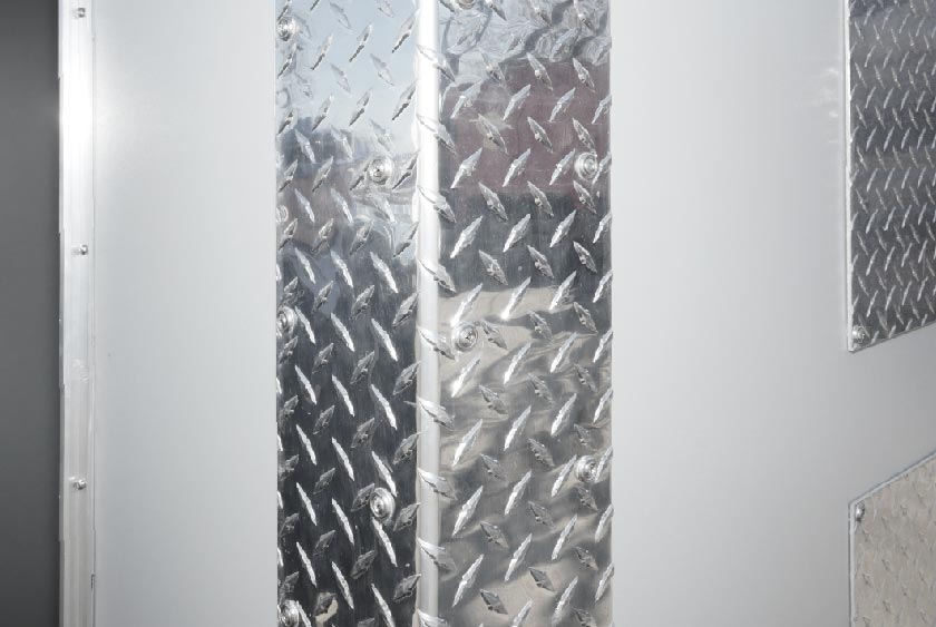 SHINY ALUMINUM EXTERIOR FINISH WITH DIAMOND PLATES