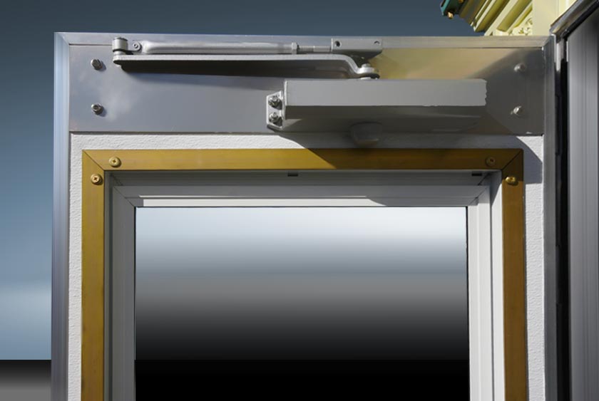 SELF CLOSING DOOR FOR CONVENIENCE AND SECURITY