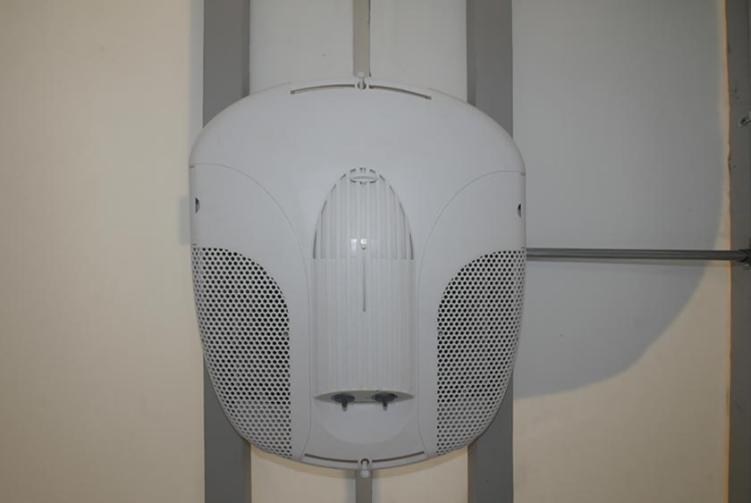 OVERHEAD A/C UNIT KEEPS THE WORLD VIEW 25 COMFORTABLE EVEN IN EXTREME SUMMER TEMPS