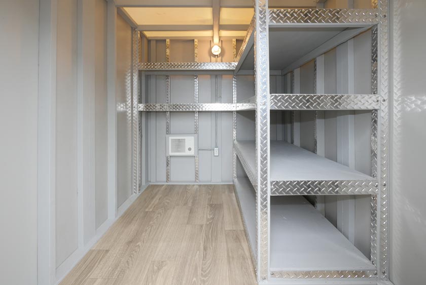 EXTREMELY ROOMY INTERIOR PROVIDES MAXIMUM STORAGE SPACE