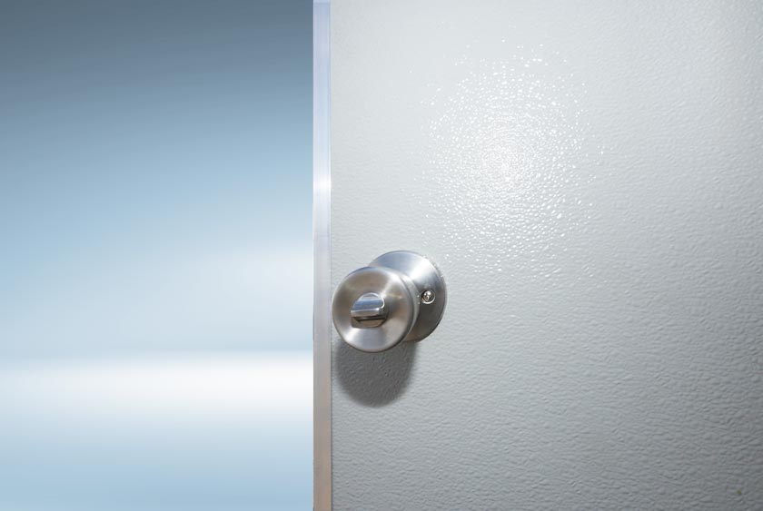 LOCKING DOOR FOR PRIVACY AND SECURITY