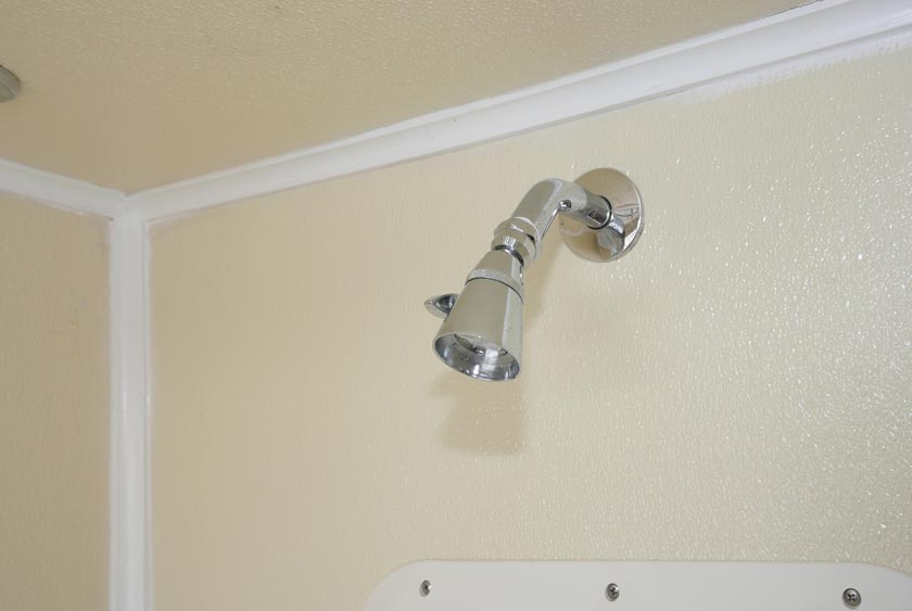 ADJUSTABLE FLOW CHROME SHOWERHEAD