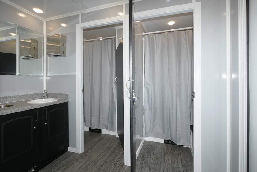 THE RIVERHEAD SHOWER TRAILER INTERIOR IS SPACIOUS AND COMFORTABLE