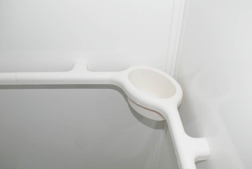 BOTTLE CADDY IN SHOWER