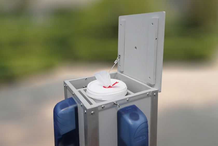 11 LB BUCKET CONTAINS 800 DISINFECTANT WIPES