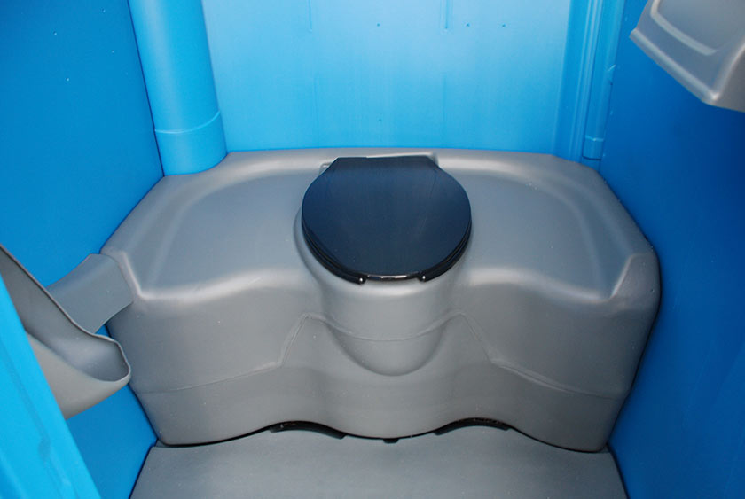 EXTRA ROOMY SEAT AREA