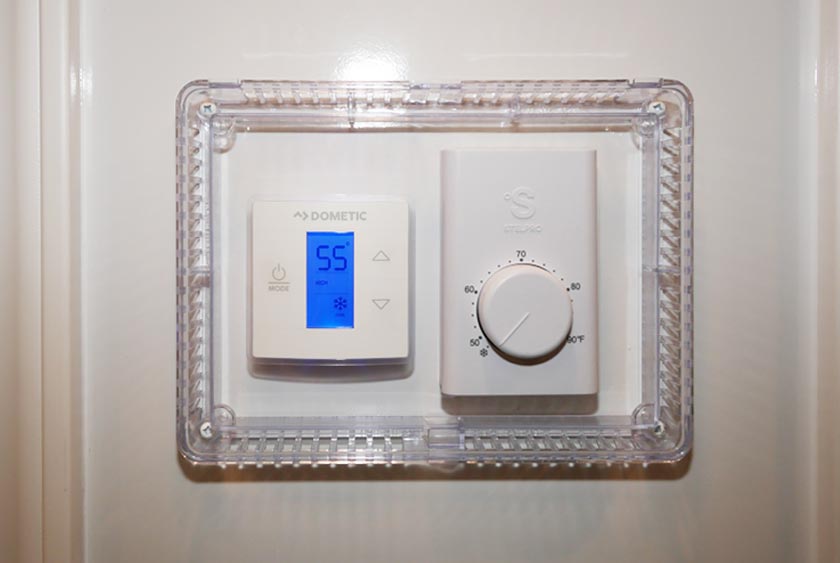 DOMETIC THERMOSTAT CONTROLLED AIR CONDITIONING SYSTEM