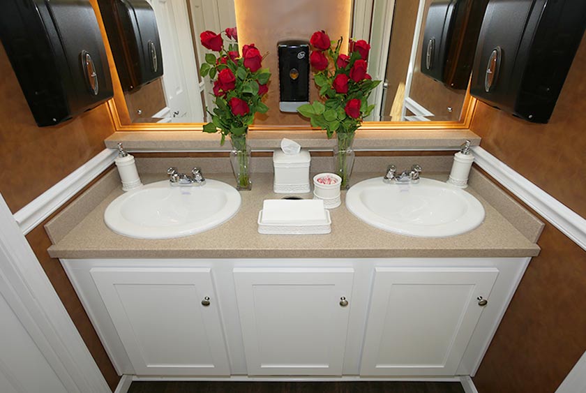 LARGE PORCELAIN SINKS IN DOUBLE SINK VANITY