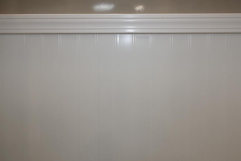 WOOD WAINSCOTING TO THE 4½ FOOT HEIGHT