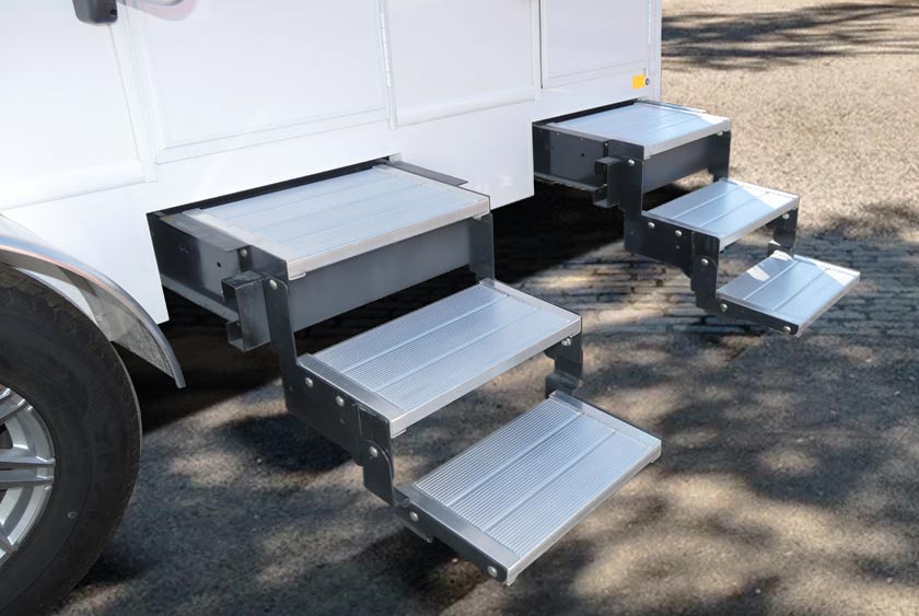 WIDE FLOATING STEEL STAIRCASE