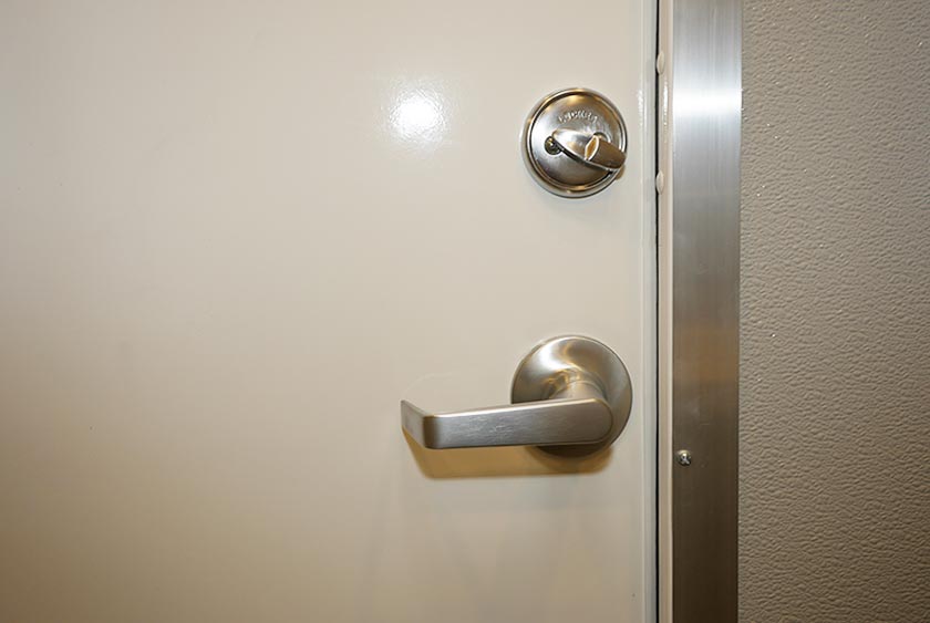 LEVER STYLE KNOB IS EASY TO OPEN