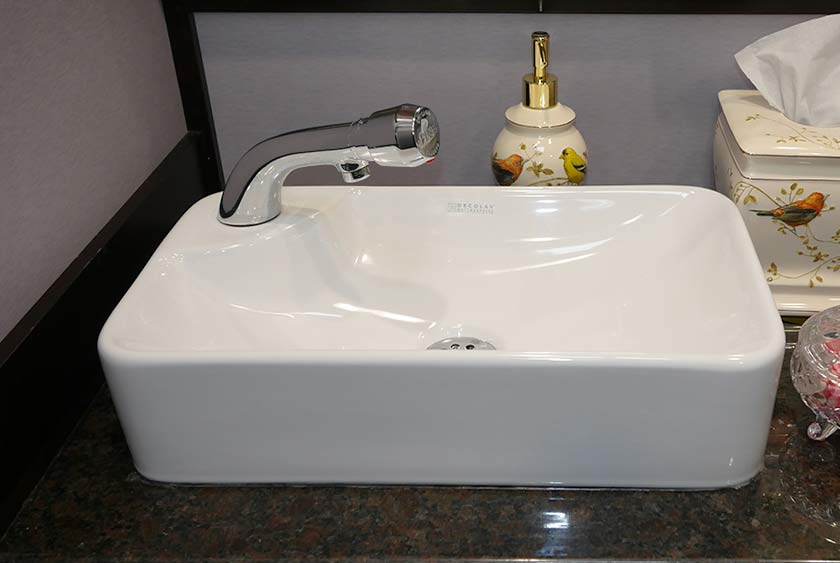 PORCELAIN VESSEL SINKS WITH AUTOMATIC SHUTOFF FAUCETS