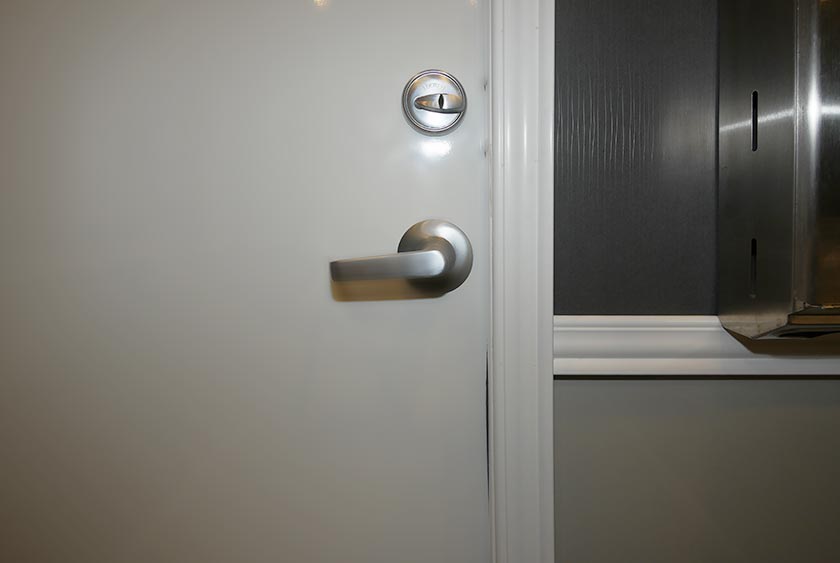 EASY LOCKING DOOR FOR SECURITY