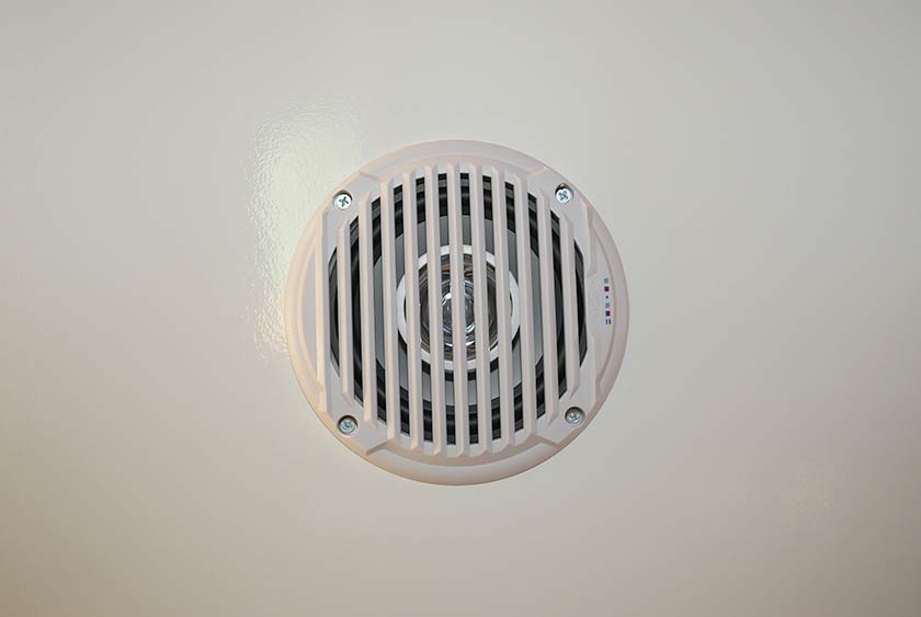 AM/FM/CD STEREO SYSTEM WITH CEILING MOUNTED SPEAKERS