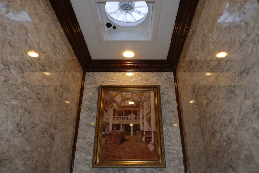 VENT WITH FAN IN EACH STALL