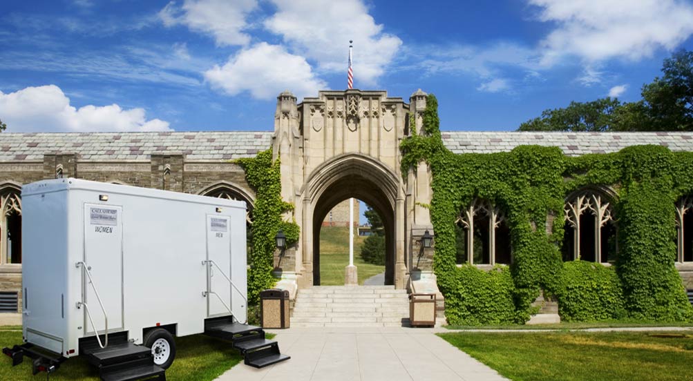 The Cambridge Bathroom trailer for Weddings