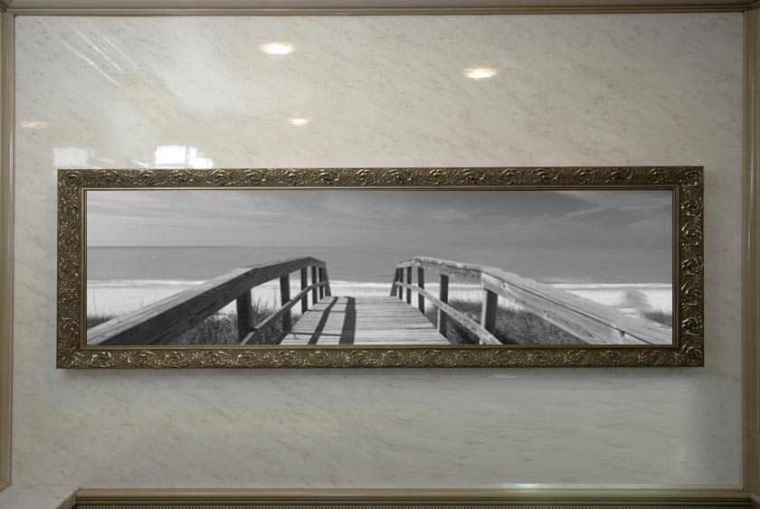 FAUX STATUARY MARBLE WALLS PROVIDE A CLEAN MODERN LOOK