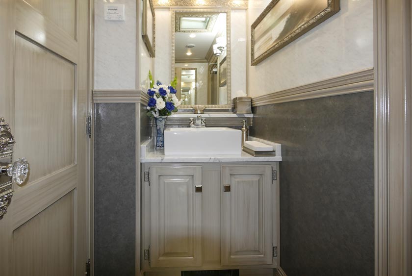 VANITY WITH LARGE MIRROR