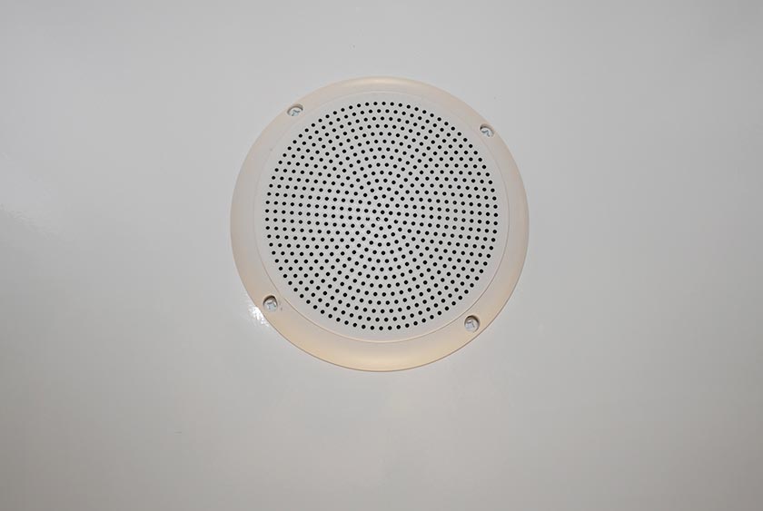 STEREO SYSTEM WITH CEILING MOUNT SPEAKERS