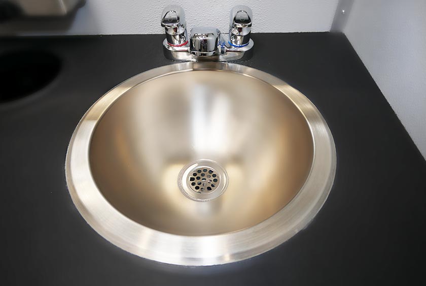 COMMERCIAL GRADE STAINLESS STEEL SINKS 