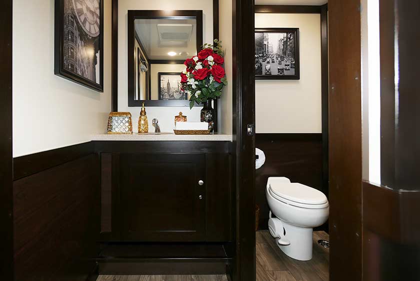 THE FIFTH AVENUE'S BEAUTIFULLY APPOINTED INTERIOR