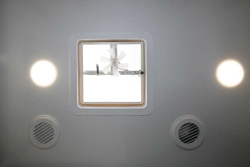 CEILING VENT WITH ELECTRIC FAN