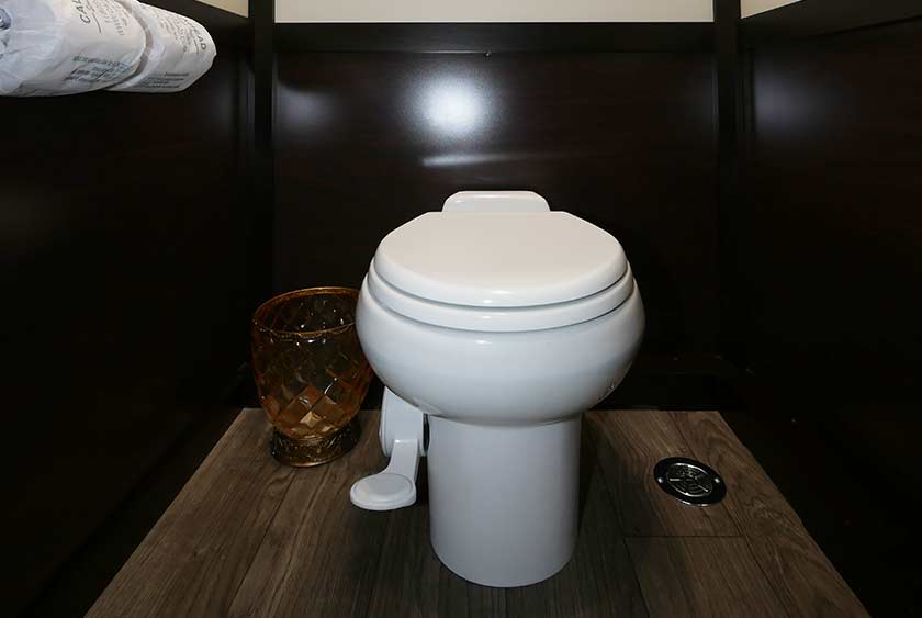 FULL SIZED PORCELAIN FLUSH TOILET