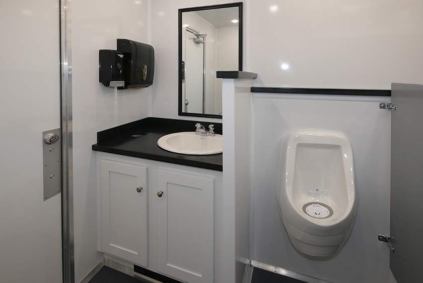 ROOMY AND FUNCTIONAL LAYOUT