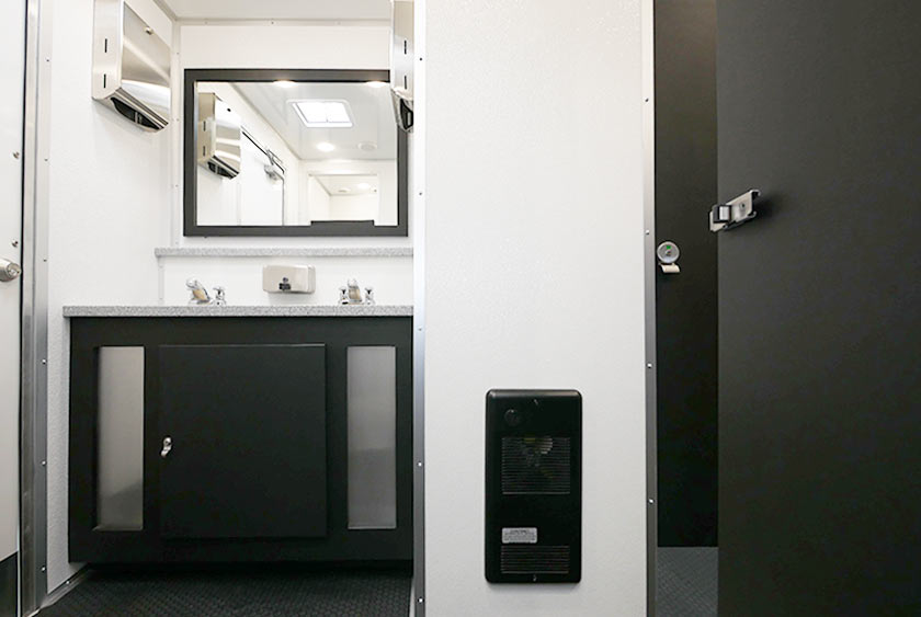 VANITY AND FOYER ON THE WOMEN'S SIDE