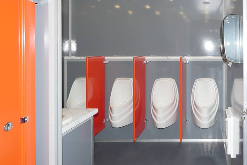 FOYER ENTRANCE ON MEN'S SIDE