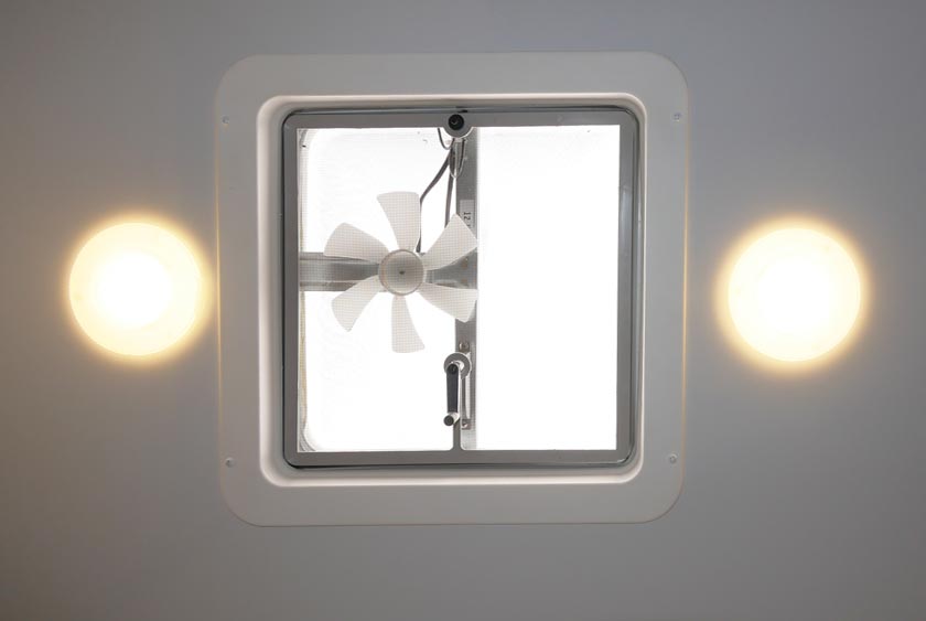 CEILING VENT WITH ELECTRIC FAN