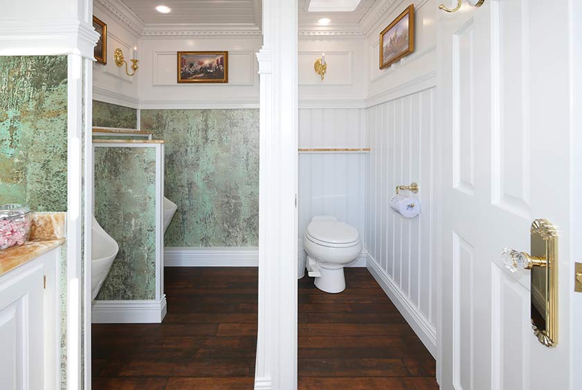 THE MOUNT VERNON MEN'S SIDE INTERIOR