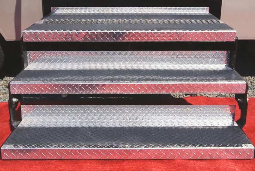 SEPARATE ENTRANCES FOR MEN AND WOMEN - FLOATING STAIRCASES