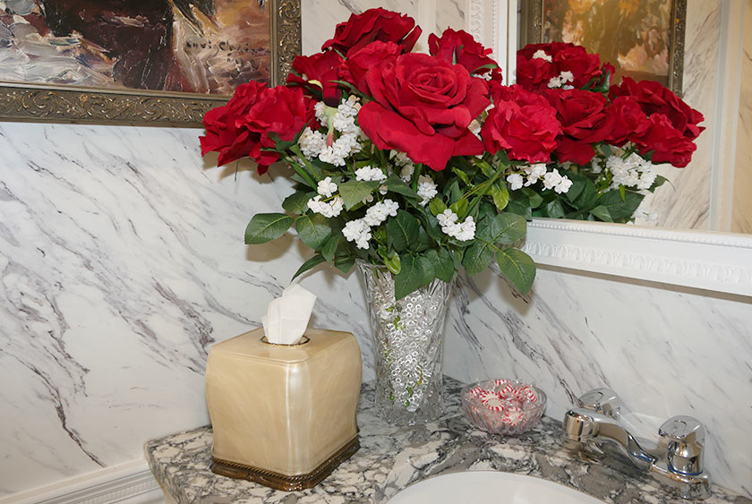 BEAUTIFUL FLOWER ARRANGEMENTS, CANDY DISHES AND DESIGNER DISPENSERS