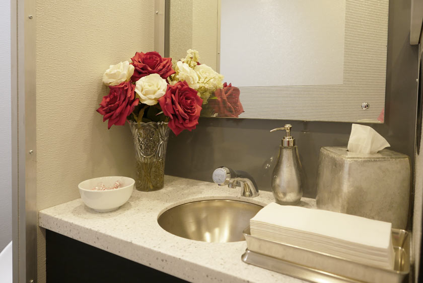 ECLECTIC INTERIOR WITH MULTIPLE AMENITIES