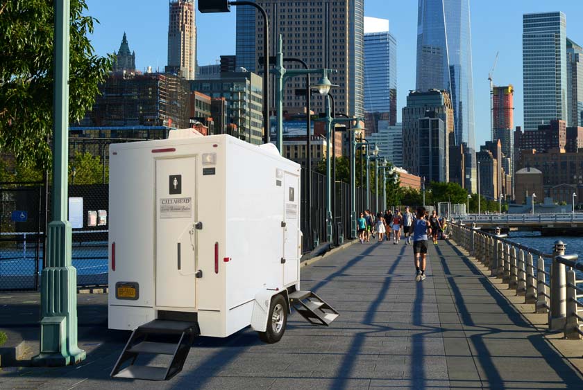 COMPACT AND FUNCTIONAL, WITH ENTRANCES ON ADJACENT SIDES OF TRAILER