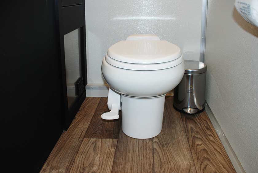 PORCELAIN TOILET WITH PEDAL FLUSH OPERATION