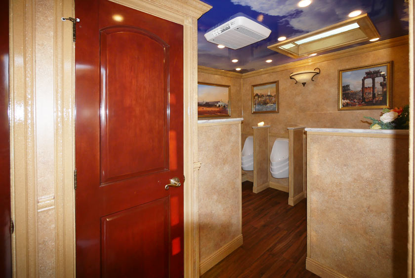 MEN'S BATHROOM FOYER ENTRANCE