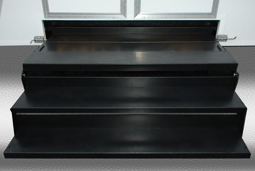 NON-SLIP FLOATING STAIRCASE