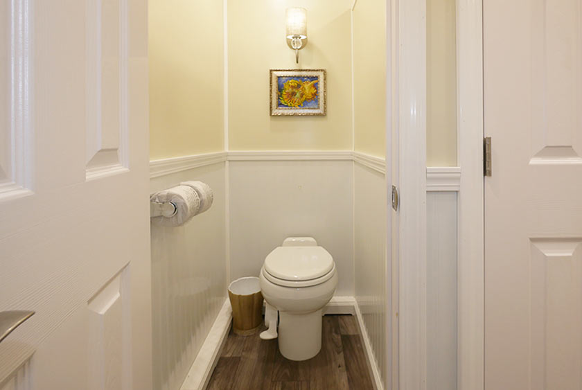 SPACIOUS BATHROOM STALLS