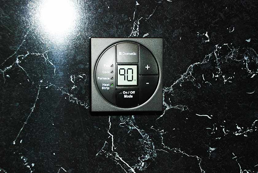 THERMOSTAT CONTROLLED HEAT AND AIR CONDITIONING</di