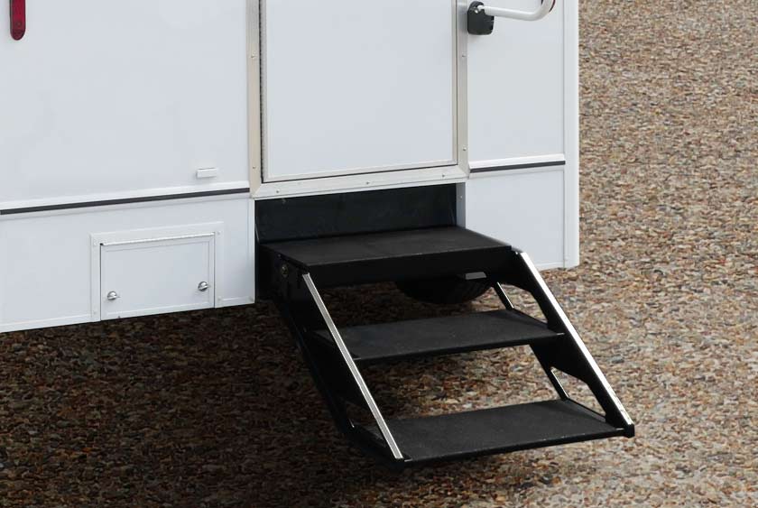 NON-SKID STEEL STAIRCASES WITH ALUMINUM HANDRAILS</di