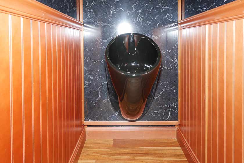 ODORLESS PORCELAIN URINAL FOR MEN