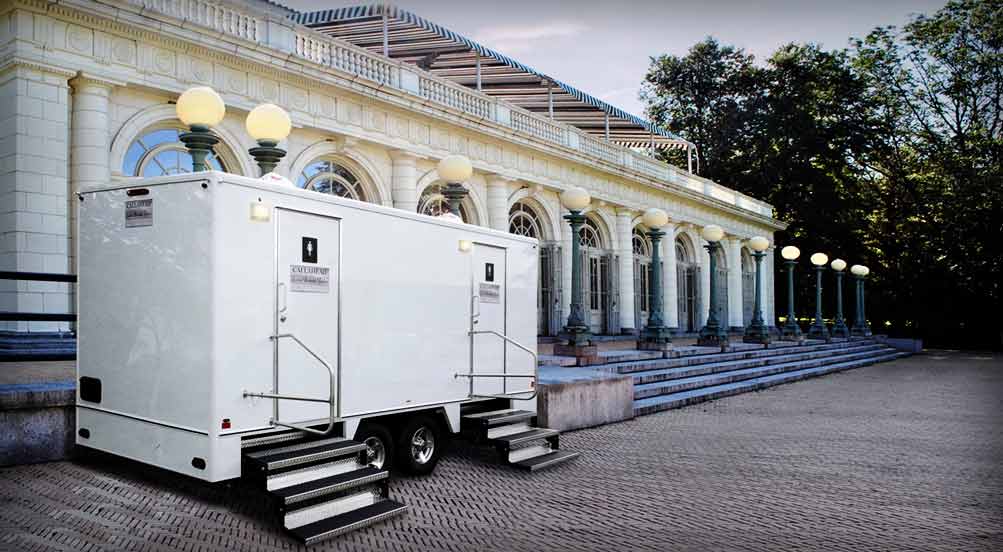 The Yachtsman Restroom Trailer By A Mesuem