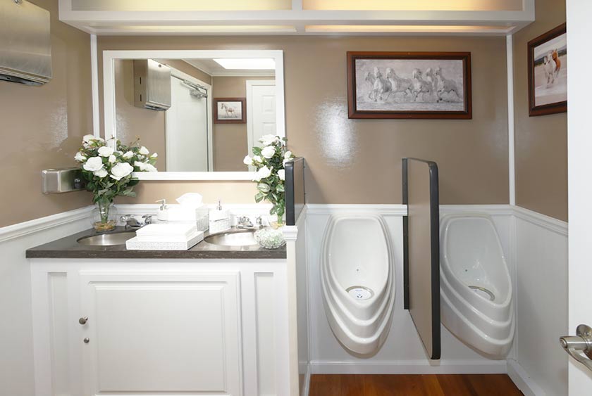 COMMON AREA OF THE MEN'S SIDE OF THE WHITE HORSE TRAILER