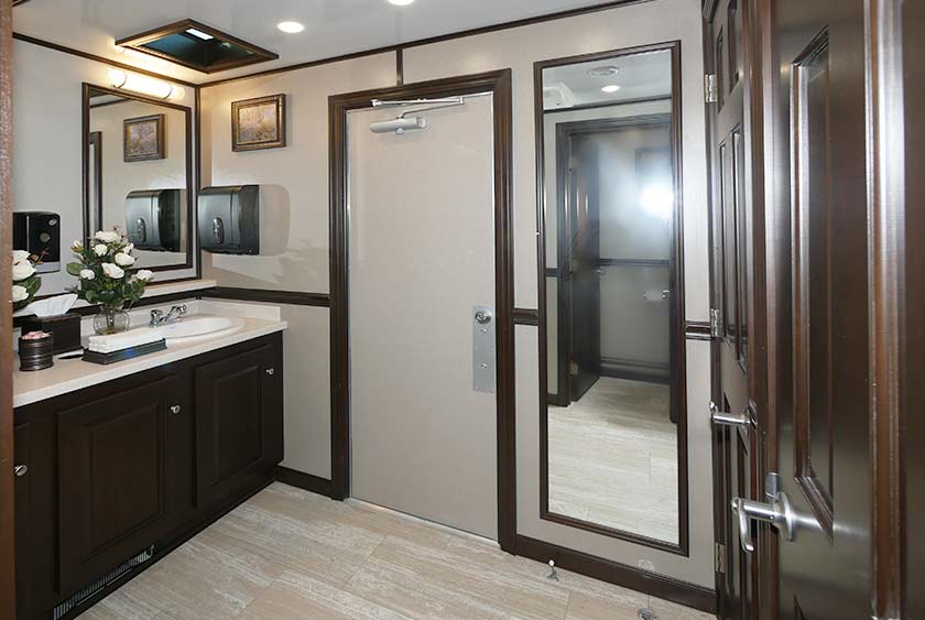 COMFORTABLY-SIZED COMMON AREA