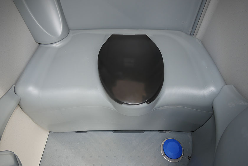 LARGE, COMFORTABLE SEATING AREA